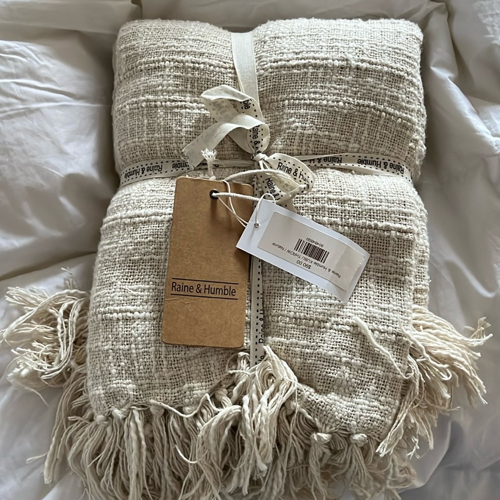 Rains & Humbolt 100% cotton fringe off white throw